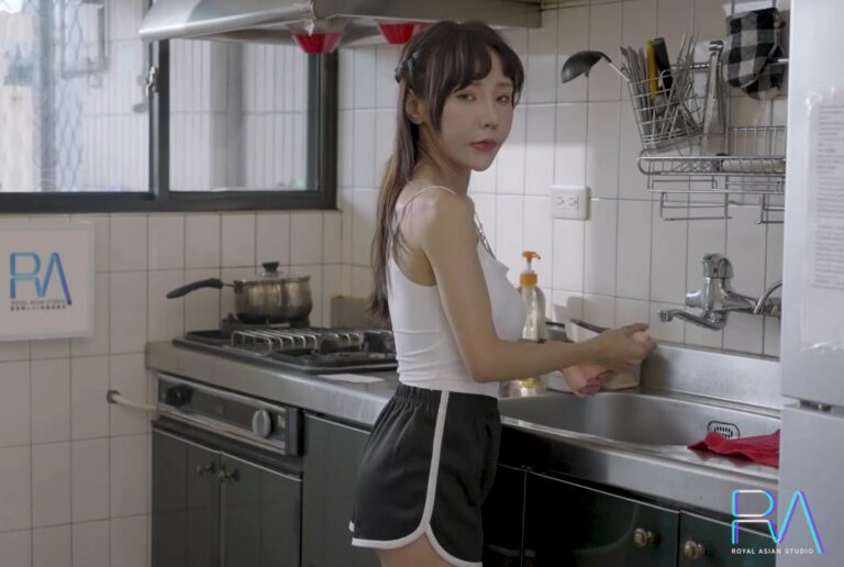 Poster of Đứa con gái mới lớn tìm hiểu tình dục và người bố già dâm đãng